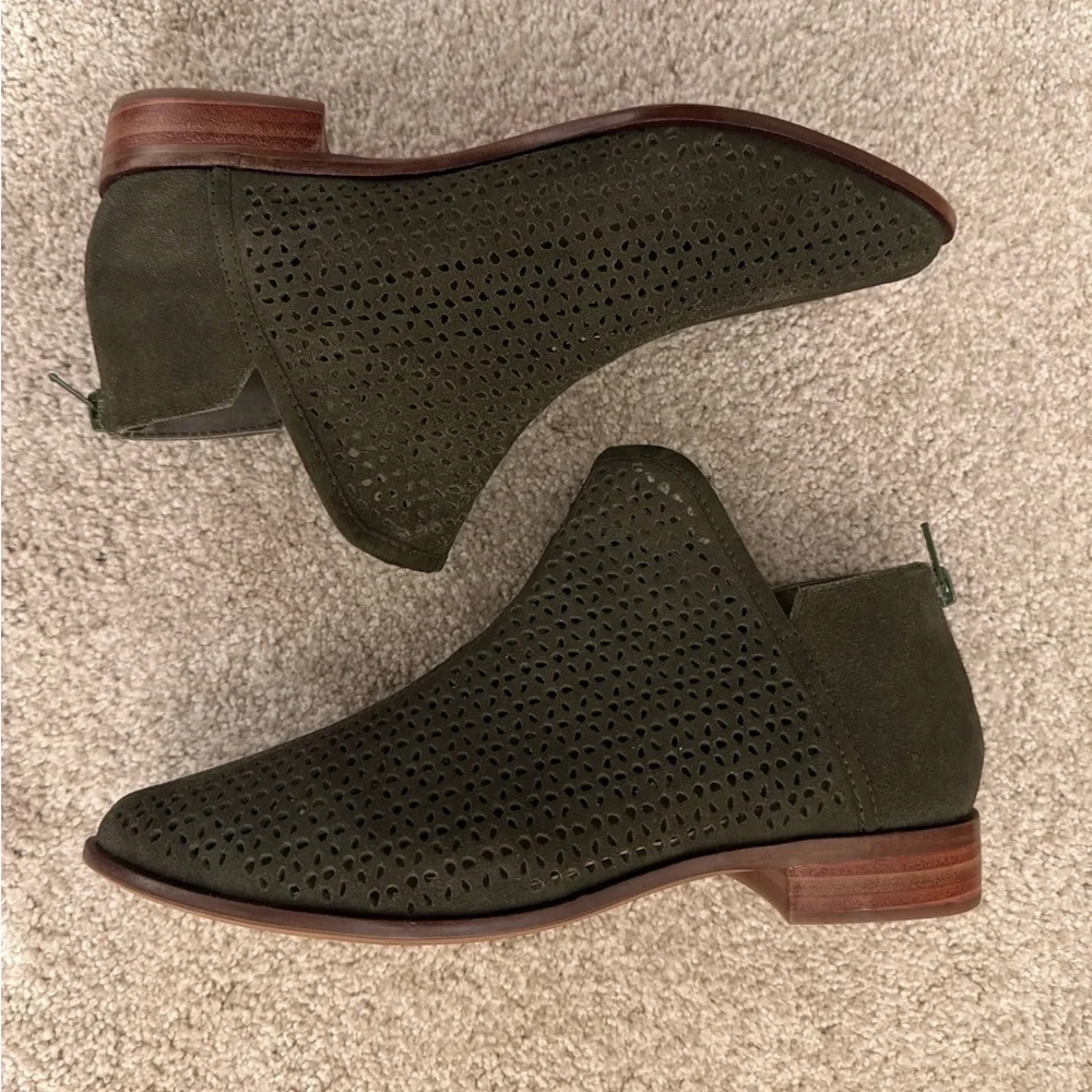 Kelsi Dagger Green Booties women’s size 8 - Picture 1 of 7